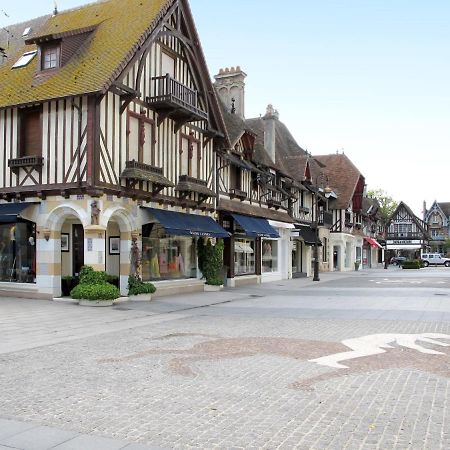 Apartment Les Jardins Du Yacht Club By Interhome Deauville Exterior photo